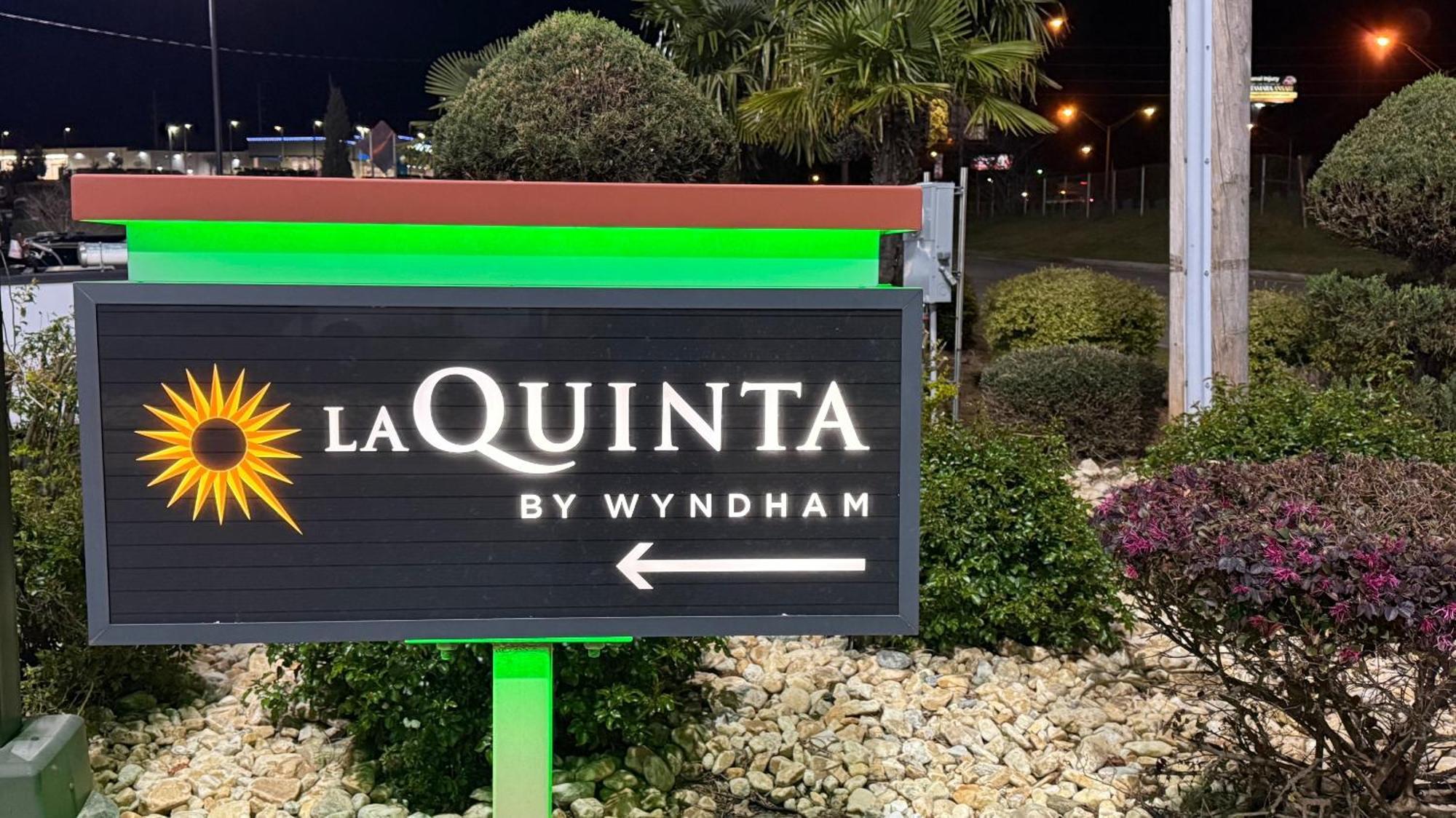 Отель La Quinta By Wyndham Форсайт Экстерьер фото